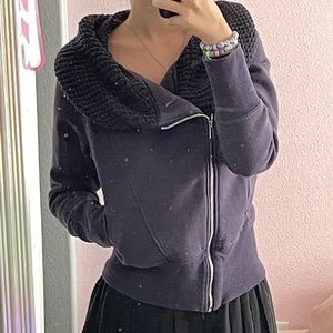 Purple sweatshirt, with oblique zip
